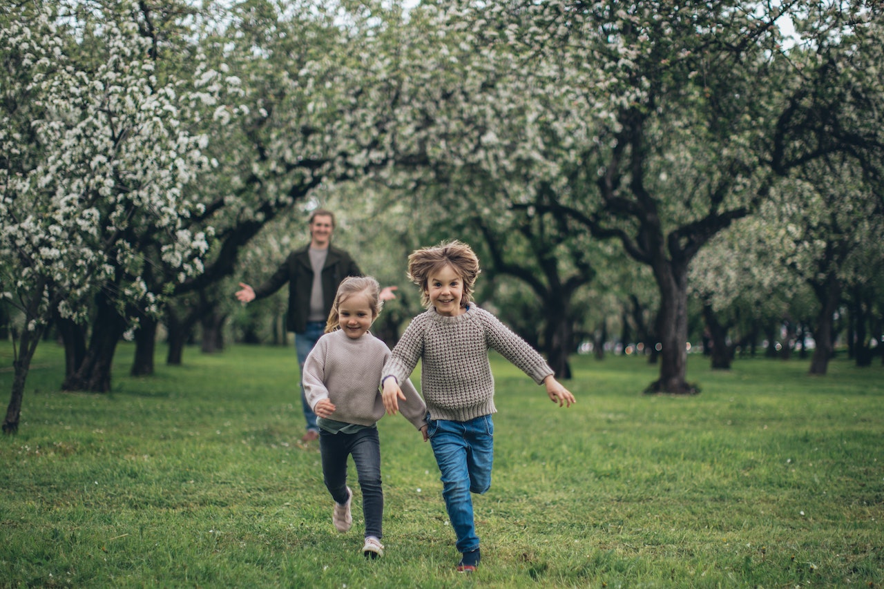 Best children. Ребенка воспитывает няня.